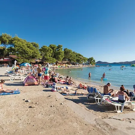 בית נופש Amazing In ביוגראד נה מורו